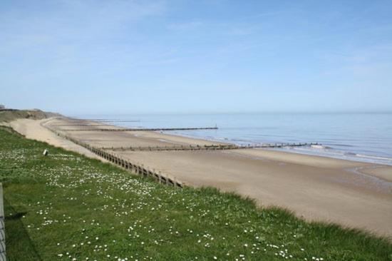 The Cliff Top Inn Bacton  Bagian luar foto